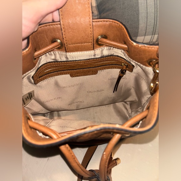 Calvin Klein Crossbody Bucket bag with Drawstring in Brown EUC - Picture 10 of 12
